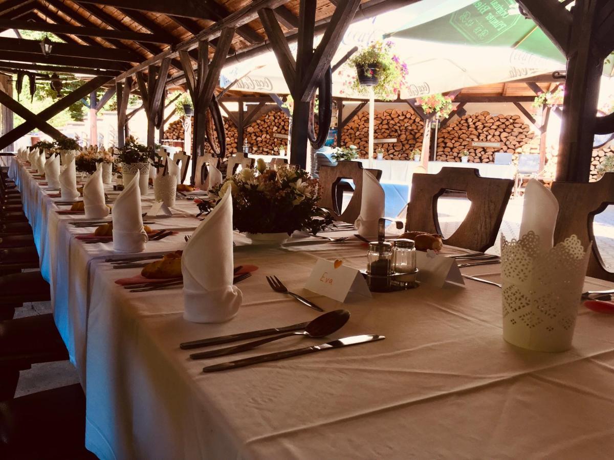Restaurant A Pod Draci Skalou Karlstejn
